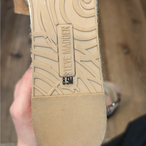 Like New Steve Madden Nude Espadrille Wedges size 8.5 - Picture 5 of 5